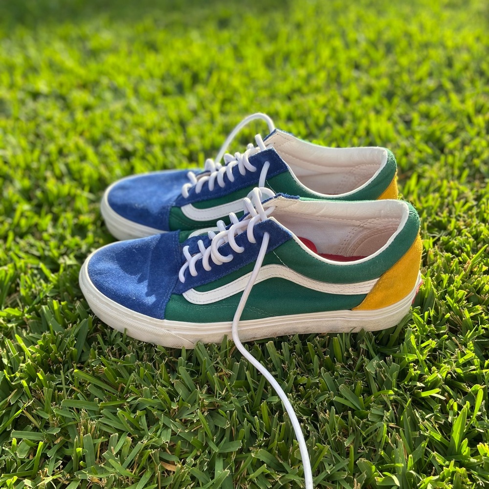 VANS YACHT CLUB OLD SKOOL
 (size 9.0 US men, 10.5 US women)